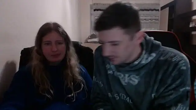 Snapshot of PeterAndJen chatting on March 2025 06:53:01 AM PeterAndJen online show from March 2025 06:53:01 AM