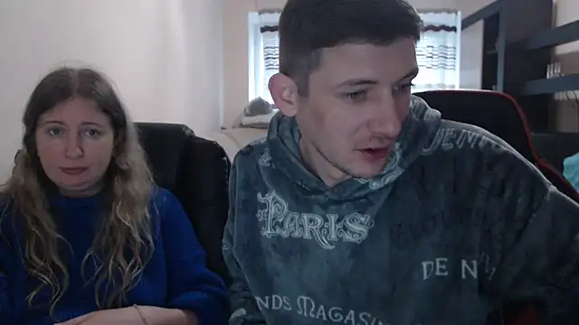 Snapshot of PeterAndJen chatting on March 2025 01:17:01 PM PeterAndJen online show from March 2025 01:17:01 PM