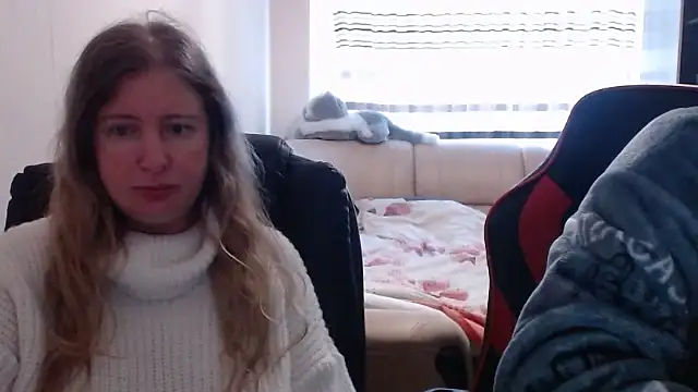 Snapshot of PeterAndJen chatting on March 2025 06:43:02 AM PeterAndJen online show from March 2025 06:43:02 AM