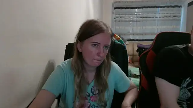 Snapshot of PeterAndJen chatting on September 2025 05:23:02 PM PeterAndJen online show from September 2025 05:23:02 PM