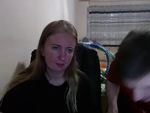 Snapshot of PeterAndJen chatting on September 2025 06:22:02 PM PeterAndJen online show from September 2025 06:22:02 PM