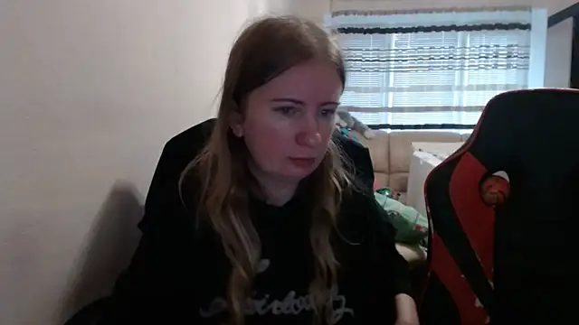 Snapshot of PeterAndJen chatting on October 2025 08:13:01 AM PeterAndJen online show from October 2025 08:13:01 AM