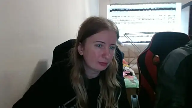 Snapshot of PeterAndJen chatting on October 2025 08:24:02 AM PeterAndJen online show from October 2025 08:24:02 AM