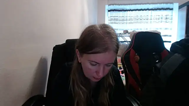 Snapshot of PeterAndJen chatting on October 2025 06:47:01 AM PeterAndJen online show from October 2025 06:47:01 AM