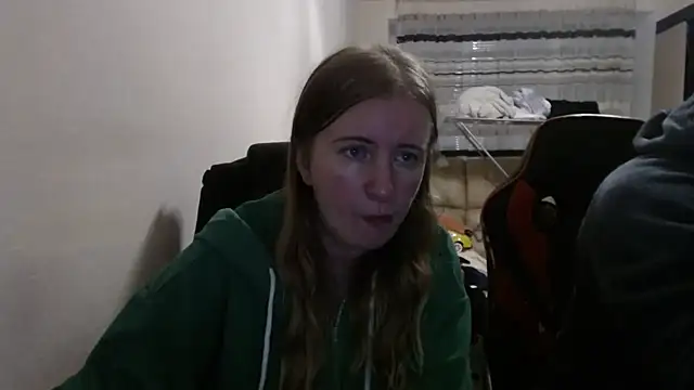 Snapshot of PeterAndJen chatting on October 2025 07:47:01 PM PeterAndJen online show from October 2025 07:47:01 PM