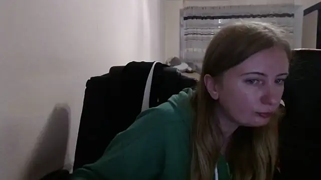 Snapshot of PeterAndJen chatting on October 2025 06:41:01 PM PeterAndJen online show from October 2025 06:41:01 PM