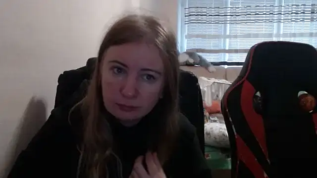 Snapshot of PeterAndJen chatting on October 2025 06:10:01 AM PeterAndJen online show from October 2025 06:10:01 AM