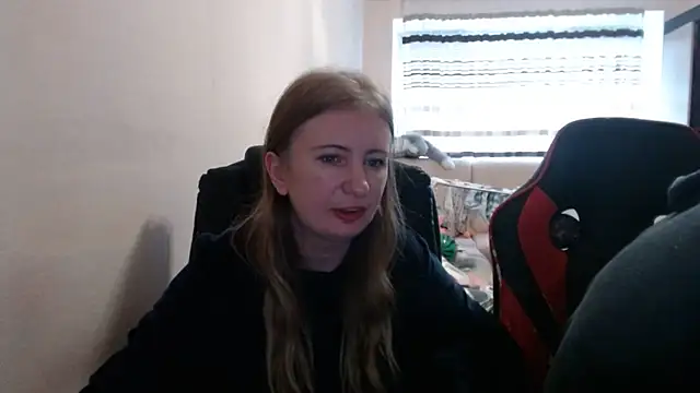 Snapshot of PeterAndJen chatting on October 2025 07:12:02 AM PeterAndJen online show from October 2025 07:12:02 AM