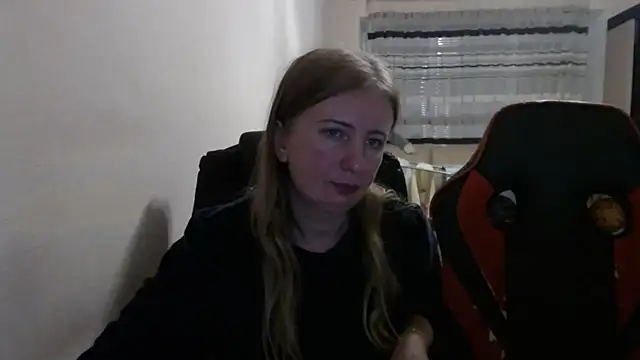 Snapshot of PeterAndJen chatting on October 2025 07:27:02 PM PeterAndJen online show from October 2025 07:27:02 PM