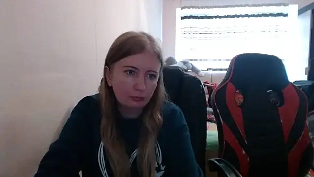 Snapshot of PeterAndJen chatting on October 2025 08:04:02 AM PeterAndJen online show from October 2025 08:04:02 AM