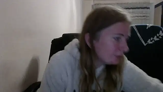 Snapshot of PeterAndJen chatting on November 2025 07:56:02 PM PeterAndJen online show from November 2025 07:56:02 PM