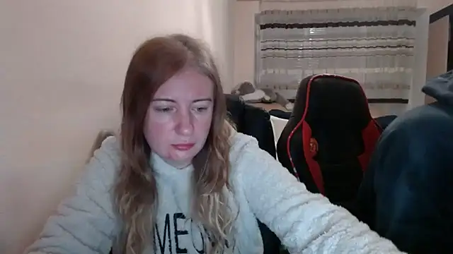 Snapshot of PeterAndJen chatting on November 2025 04:12:01 AM PeterAndJen online show from November 2025 04:12:01 AM