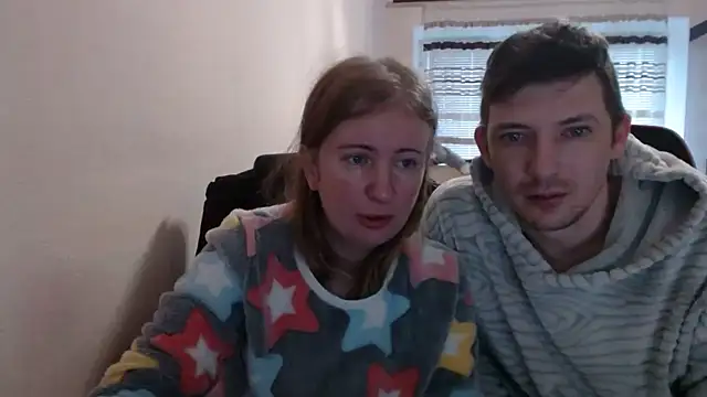 Snapshot of PeterAndJen chatting on November 2025 07:08:01 AM PeterAndJen online show from November 2025 07:08:01 AM