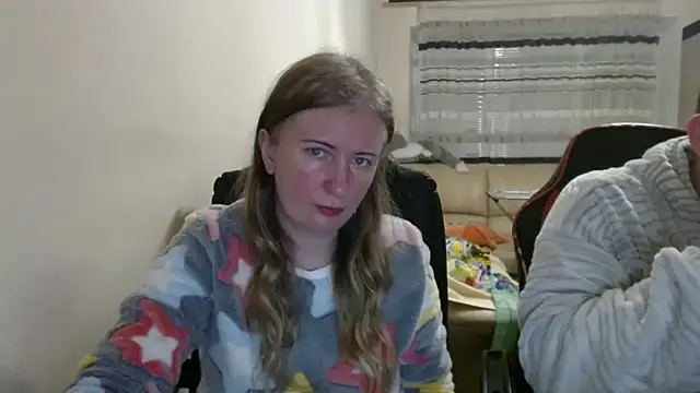 Snapshot of PeterAndJen chatting on November 2025 07:24:02 PM PeterAndJen online show from November 2025 07:24:02 PM