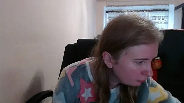 Snapshot of PeterAndJen chatting on November 2025 08:17:02 AM PeterAndJen online show from November 2025 08:17:02 AM