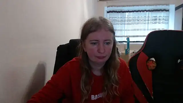 Snapshot of PeterAndJen chatting on November 2025 08:39:02 AM PeterAndJen online show from November 2025 08:39:02 AM