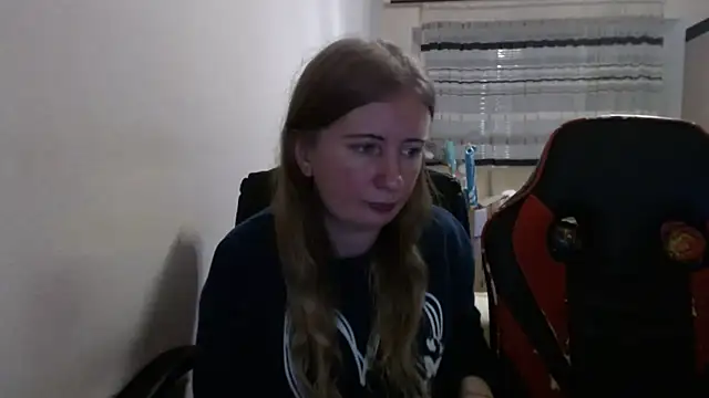 Snapshot of PeterAndJen chatting on December 2025 07:09:01 PM PeterAndJen online show from December 2025 07:09:01 PM