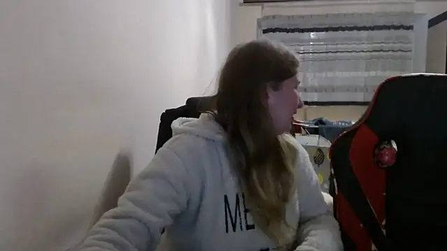 Snapshot of PeterAndJen chatting on December 2025 08:13:02 PM PeterAndJen online show from December 2025 08:13:02 PM