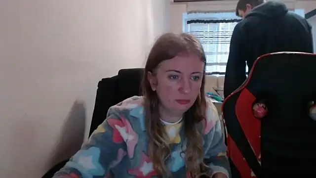 Snapshot of PeterAndJen chatting on December 2025 06:31:01 AM PeterAndJen online show from December 2025 06:31:01 AM