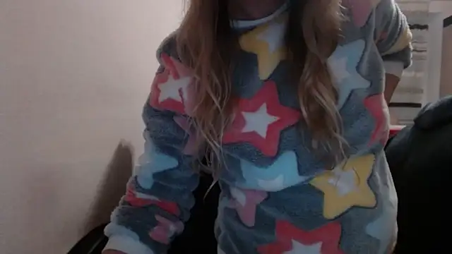 Snapshot of PeterAndJen chatting on December 2025 06:48:02 PM PeterAndJen online show from December 2025 06:48:02 PM