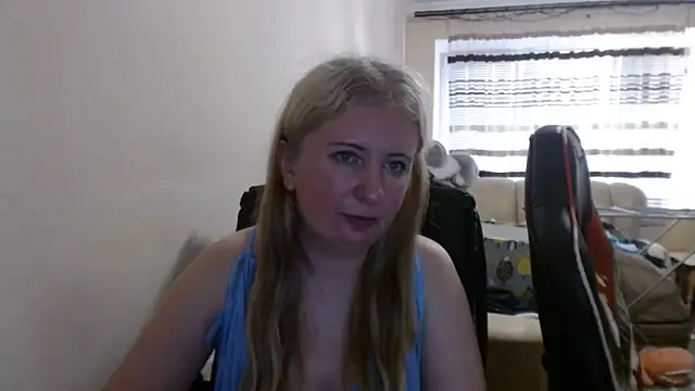Snapshot of PeterAndJen chatting on June 2026 05:39:01 PM PeterAndJen online show from June 2026 05:39:01 PM