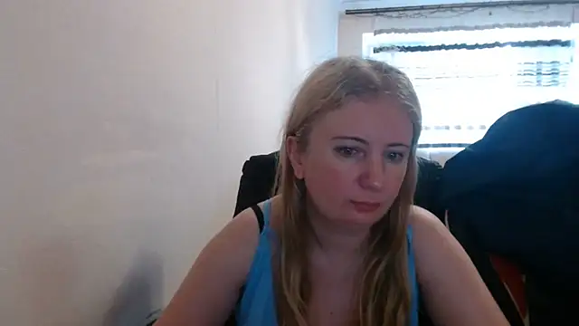 Snapshot of PeterAndJen chatting on June 2026 05:56:01 AM PeterAndJen online show from June 2026 05:56:01 AM