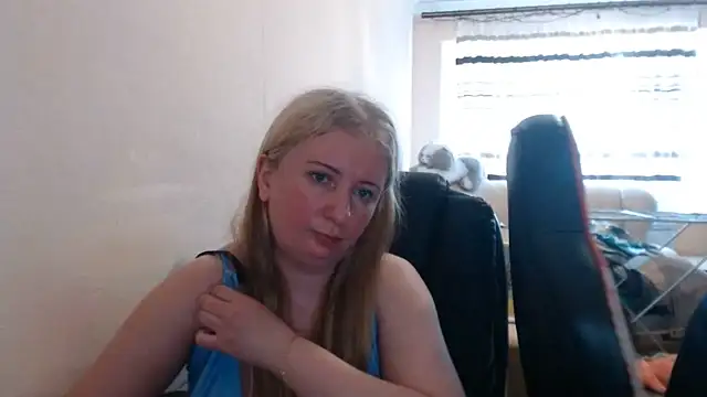 Snapshot of PeterAndJen chatting on June 2026 12:22:01 PM PeterAndJen online show from June 2026 12:22:01 PM