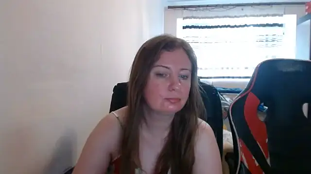 Snapshot of PeterAndJen chatting on July 2026 05:36:01 AM PeterAndJen online show from July 2026 05:36:01 AM