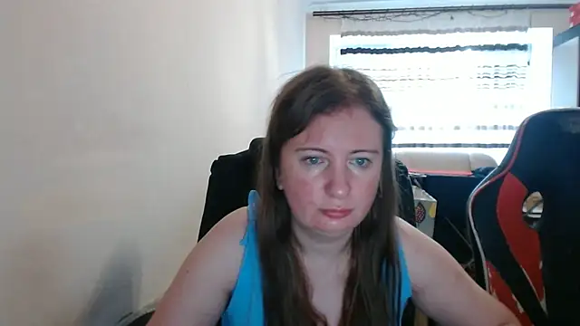 Snapshot of PeterAndJen chatting on July 2026 05:46:01 AM PeterAndJen online show from July 2026 05:46:01 AM
