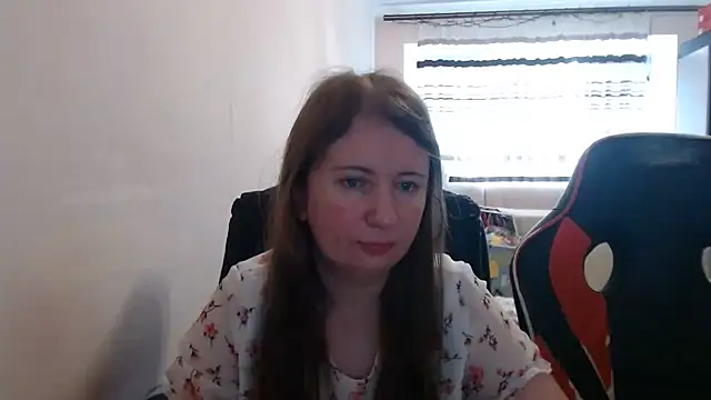 Snapshot of PeterAndJen chatting on July 2026 05:26:02 AM PeterAndJen online show from July 2026 05:26:02 AM