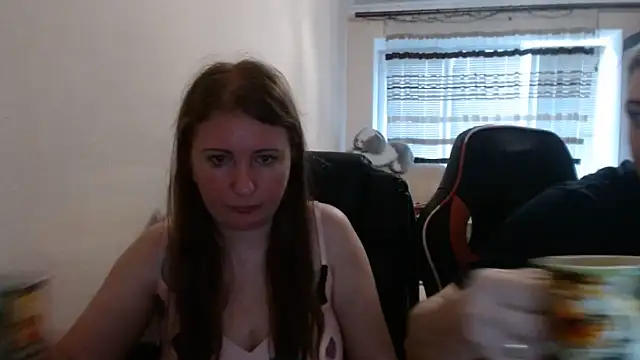Snapshot of PeterAndJen chatting on July 2026 07:40:02 PM PeterAndJen online show from July 2026 07:40:02 PM