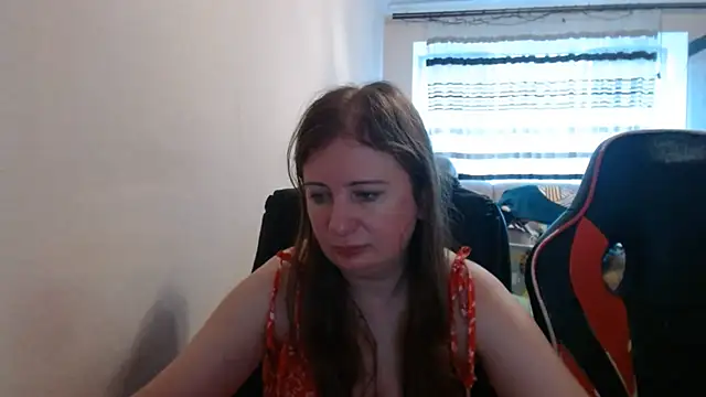 Snapshot of PeterAndJen chatting on July 2026 05:20:02 AM PeterAndJen online show from July 2026 05:20:02 AM