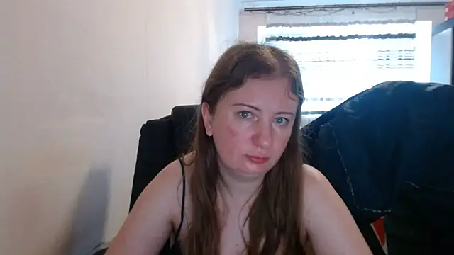 Snapshot of PeterAndJen chatting on July 2026 05:23:01 AM PeterAndJen online show from July 2026 05:23:01 AM