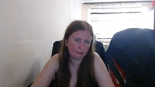 Snapshot of PeterAndJen chatting on July 2026 05:29:02 PM PeterAndJen online show from July 2026 05:29:02 PM