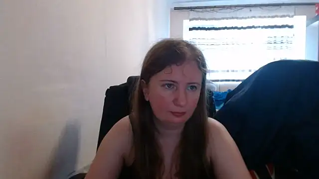 Snapshot of PeterAndJen chatting on July 2026 06:28:02 AM PeterAndJen online show from July 2026 06:28:02 AM