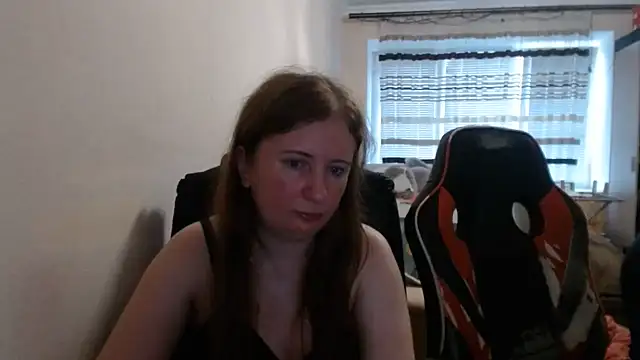 Snapshot of PeterAndJen chatting on July 2026 06:44:01 PM PeterAndJen online show from July 2026 06:44:01 PM