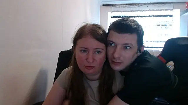 Snapshot of PeterAndJen chatting on July 2026 05:49:01 AM PeterAndJen online show from July 2026 05:49:01 AM