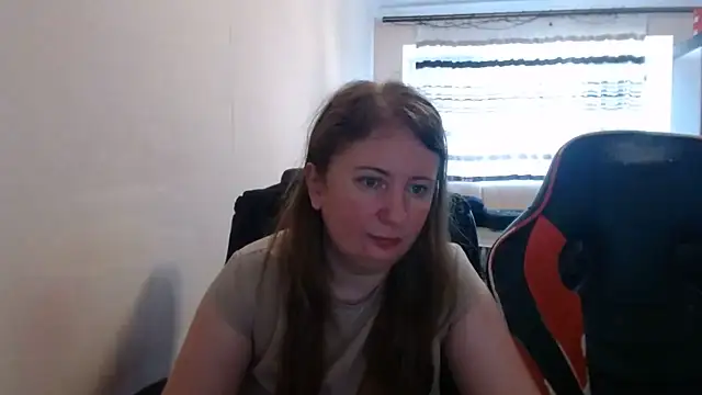 Snapshot of PeterAndJen chatting on July 2026 06:00:02 AM PeterAndJen online show from July 2026 06:00:02 AM