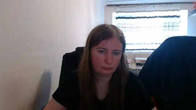 Snapshot of PeterAndJen chatting on July 2026 06:20:01 AM PeterAndJen online show from July 2026 06:20:01 AM