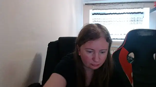 Snapshot of PeterAndJen chatting on July 2026 06:31:01 AM PeterAndJen online show from July 2026 06:31:01 AM