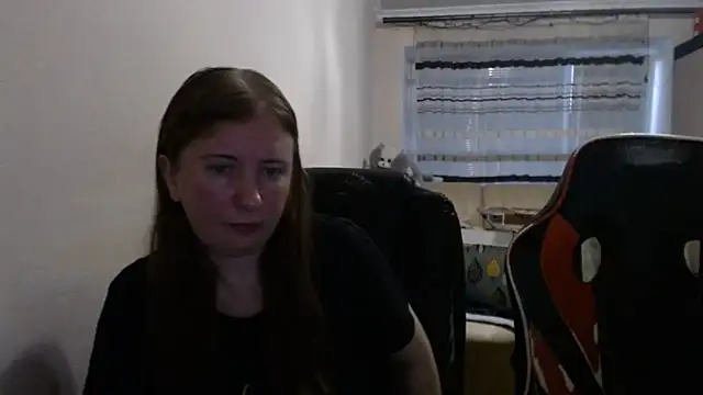 Snapshot of PeterAndJen chatting on July 2026 06:31:01 PM PeterAndJen online show from July 2026 06:31:01 PM