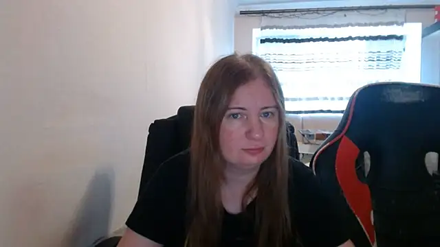 Snapshot of PeterAndJen chatting on July 2026 04:43:01 AM PeterAndJen online show from July 2026 04:43:01 AM