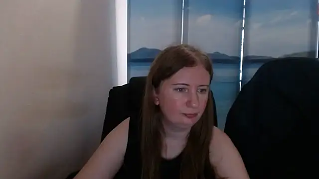 Snapshot of PeterAndJen chatting on July 2026 05:11:02 PM PeterAndJen online show from July 2026 05:11:02 PM