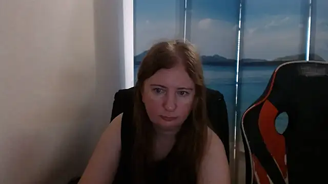 Snapshot of PeterAndJen chatting on July 2026 05:17:01 AM PeterAndJen online show from July 2026 05:17:01 AM