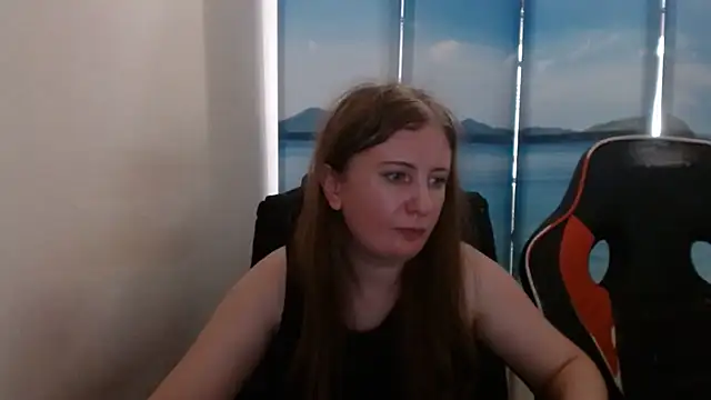 Snapshot of PeterAndJen chatting on July 2026 05:23:01 PM PeterAndJen online show from July 2026 05:23:01 PM