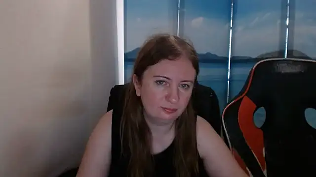 Snapshot of PeterAndJen chatting on July 2026 05:29:01 AM PeterAndJen online show from July 2026 05:29:01 AM