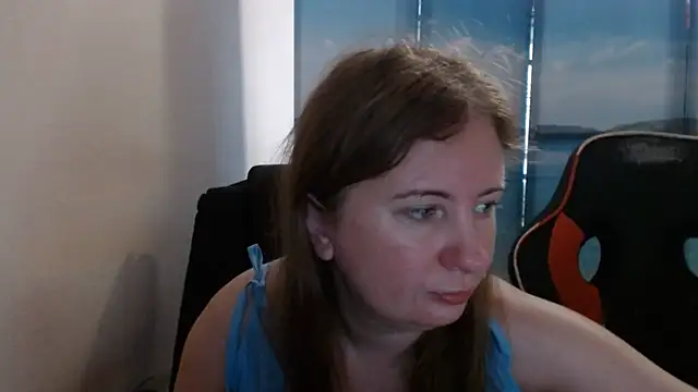 Snapshot of PeterAndJen chatting on August 2026 06:01:02 AM PeterAndJen online show from August 2026 06:01:02 AM