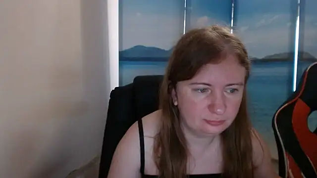 Snapshot of PeterAndJen chatting on August 2026 05:21:02 AM PeterAndJen online show from August 2026 05:21:02 AM