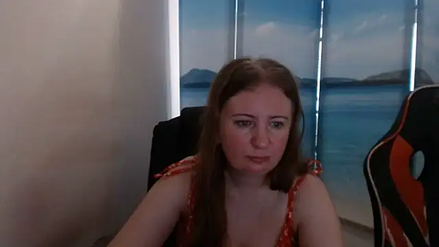 Snapshot of PeterAndJen chatting on August 2026 05:53:01 AM PeterAndJen online show from August 2026 05:53:01 AM