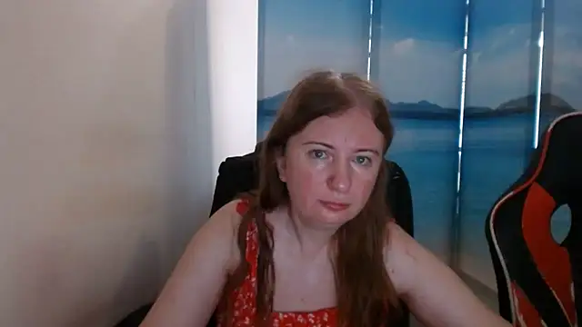 Snapshot of PeterAndJen chatting on August 2026 06:04:01 AM PeterAndJen online show from August 2026 06:04:01 AM